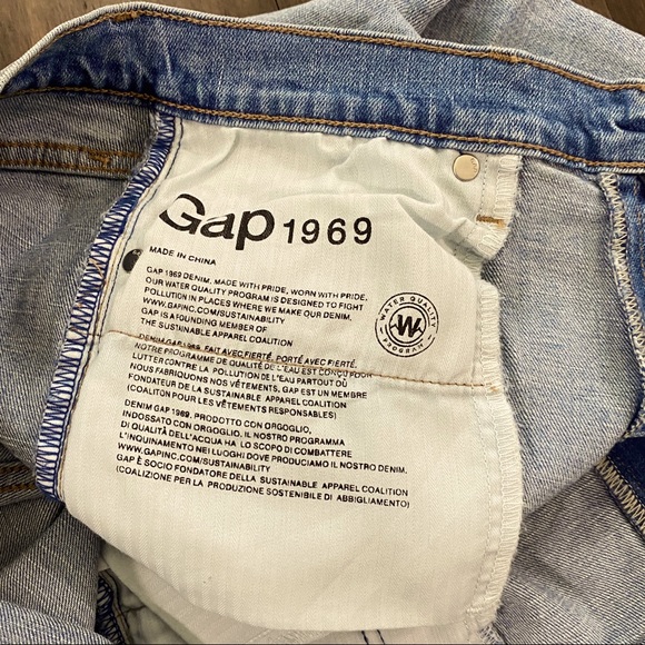 GAP- Mid Rise Best Girlfriend Jeans - Picture 10 of 10
